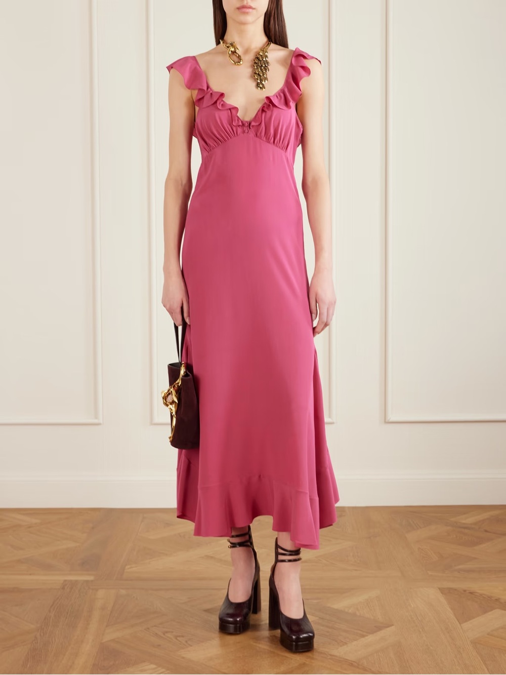 ✨ CHLOE SS26 Ruffled silk-chiffon midi dress
$3,590